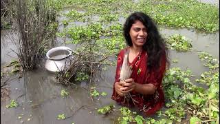 The beautiful Nishi is fishing with her hands in the Water and the poor life in the countryside