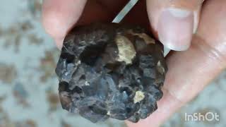 توپی سنگ نیمه قیمتی حدید سماقی اکتشاف شده در ۲۴ کیلومتری شهر شیراز Goethite gemstone