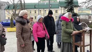 Лавра 06.03.24, жива и молится! Дневное молитвенное Стояние перед Храмом прп. Сергия Радонежского