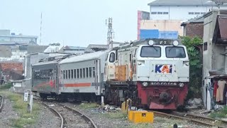 MENGULANG SINYAL, MOMEN TAK TERDUGA KERETA SALAH MASUK WESEL STASIUN