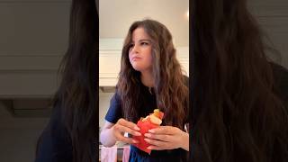 Selena Gomez made a watermelon sandwich with pickles and cheese 😂 #shorts #selenagomez #celebrity