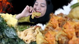 MALAM MINGGUAN DI GUYUR HUJAN...‼️ PEDES NAMPOL NASI PADANG, TUNJANG, DAUN SINGKONG, BALADO KENTANG