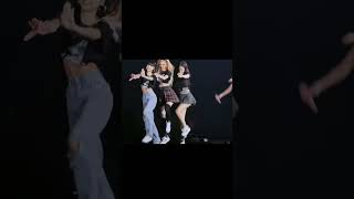 Pretty girls walk like this 🖤💖👑 #blackpink #jennie #lisa #rosé #jisoo #shorts #blink #youtubeshorts