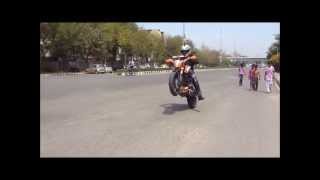 KTM Duke 200 wheelie trick!!!