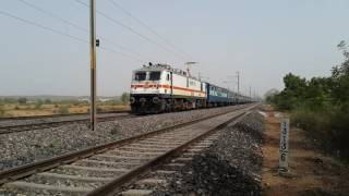 jheelum exp burning the track with mighty 30456 WAP7 tughlakabad