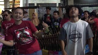 SI GANTENG JOGET SAMA FITA / PENGAMEN ANGKLUNG RAJAWALI MALIOBORO YOGYA