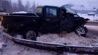 Пикап и самосвал жестко столкнулись в Тосно: обошлось без жертв