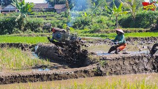 Kerja Sendirian Joki Bocil Traktor Tetap Bersemangat