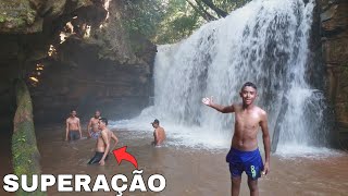 EU E OS MEUS AMIGOS FIZEMOS UMA TRILHA ATÉ A CACHOEIRA