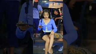 OMG!! This beautiful woman was confused about losing her favorite sandals #laugh #funny #shorts