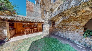 Casa de piedra con patio-jardín y garaje, a 2 min a pie de la plaza del centro de Begur | Ref 3021