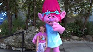 Meeting Poppy from Trolls Movie at Universal Studios Florida New Meet & Greet