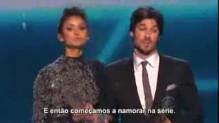 Ian Somerhalder e Nina Dobrev vencem o prêmio PCA de melhor química 2014 HD (Legendado)