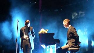 Hurts - Intro, Silver Lining, Wonderful Life Live @ Gasometer