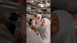 Nenek & Opah menunggu solat di Masjidil Haram