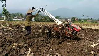 Cukup 8 Menit Traktor Sawah Selesai Singkal, Edisi 2