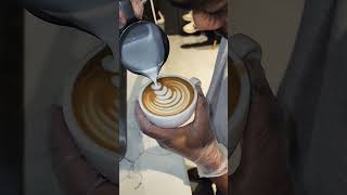 Flatwhite Art tulips #art #latteeart #coffeeart #coffee #shortvideo #shorts