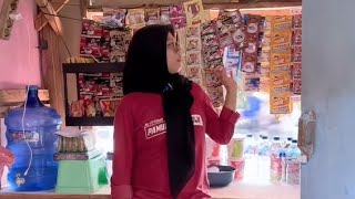 Teh Kokom sebelumnya belum punya pengalaman sama sekali buat buka warung