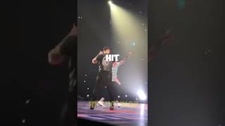 LEBRON POPPED UP ON STAGE.SICKO MODE DRAKE AND TRAVIS SCOTT SHOW  #lebronjames #drake #travisscott