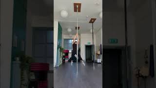 How to pole dance - pole impro - pole flow - spinning pole