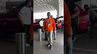 #BhushanKumar spotted at Mumbai Airport in his funky attire 😎🔥❤️