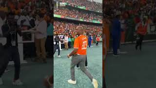 Eeeeeii:DIDIER DROGBA DID THIS IN THE IVORY COAST SEMIFINALS VICTORY AGAINST CONGO DR