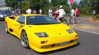 Lamborghini Diablo VT Roadster arriving at Cars and Coffee Düsseldorf