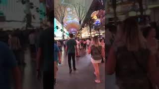 Las Vegas 🇺🇸 Fremont Street Experience em Downtonw #nevada #travel #usa