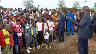 See how President Ruto prayed for floods victims in Maì Mahìu.