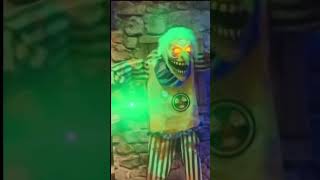 WE FOUND A CREEPY SKELETON | SPIRIT HALLOWEEN STORE #halloween2022