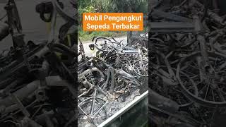 Mobil Pengangkut Sepeda Terbakar #shorts #bengkayang