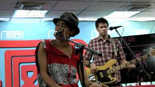 J&R MusicFest 2011: Nikki Jean performs "Steel & Feathers"