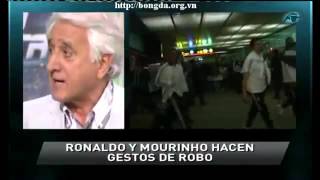 Hành động kỳ quặc của thầy trò Jose Mourinho tại sân bay Barcelona 1