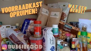 Voorraadkast opruimen en uitzoeken! | Alles in potten doen! | Voorraadkast organiseren