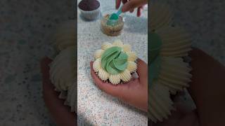 Cupcake Piping Technique Tutorial| Buttercream| Decorating techniques and Ideas| Flowers| Rose|viral