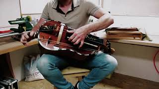 Vidéo de vielle à roue traditionnelle VT-045 / Video of the Traditional hurdy gurdy VT-045