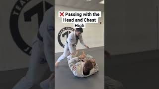 How to Pass Guard with the Head and Chest Low #jiujitsu #martialarts #mma