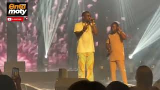 Sarkodie Knelt Before Obrafour At Rapperholic Concert