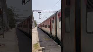 Amritsar Indore Sf Express Overtake Jhelum Express at Hodal #shorts #overtakes