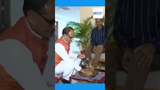 Madhya Pradesh CM Shivraj Singh Chouhan washes feet of urination case victim #viralshort #shorts