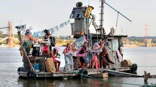 Flotsam Riverside Circus Pulls Up To Cincinnati On Ohio River 🎪🎉✅