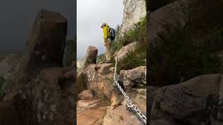 Trekking sulla cima di Lion's Head in Sudafrica