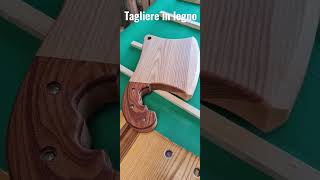 Tagliere in legno di frassino, con manico in quercia rossa a forma di mannaia