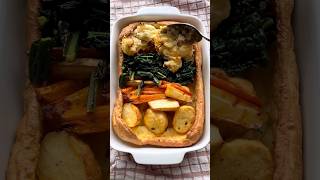 Giant Yorkshire pudding roast dinner-recipe linked in bio #christmas #yorkshirepudding #roastdinner