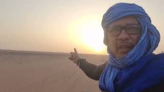 Stopping in the Sahara Desert on the way to Merkeye in the Tiris Zemmour, Mauritania, during sunset.