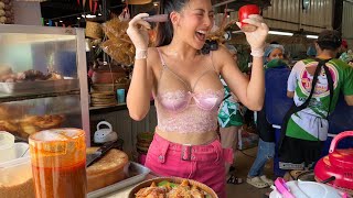 Famous Pattaya Lady Cooks Delicious Grilled Chicken - Thailand Street Food