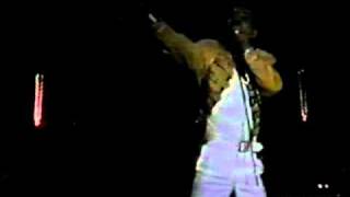 17 - Musthapa Intro/Crazy Little Thing (Queen - Live in vienna 2nd Night 22/7/1986)