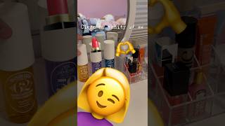 Clean my vanity with me! 🫶😆 #preppyvibes #skincareroutine ⚠️DONT LOOK AT THE THUMBNAIL⚠️#4upage