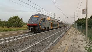 Trenitalia Rock saliendo de la estación de Solarolo(Emilia Romagna)