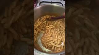 Pink pasta with vodka🤩 super delicious 🍝 معكرونة زهرية مع فودكا